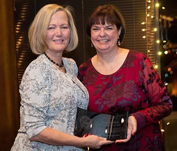 Dean Alexa Stuifbergen presents Dr. Kathy Baker the Distinguished Alumni award.
