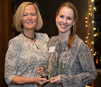 Dean Alexa Stuifbergen presents Audrey Decherd the Rising Star award.